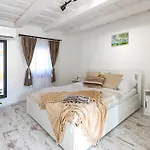 Malomvoelgyi Vendeghaz 別荘 Balatonalmádi