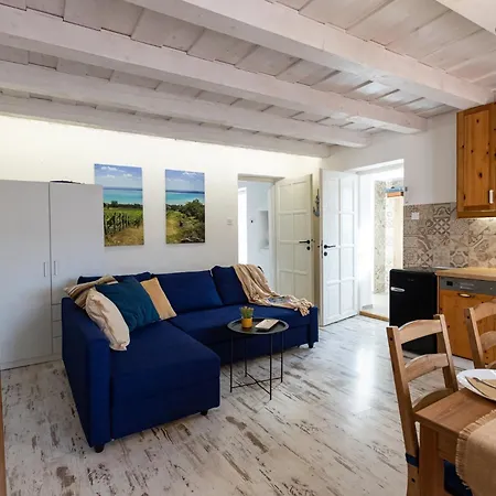 Malomvoelgyi Vendeghaz Holiday home Balatonalmadi